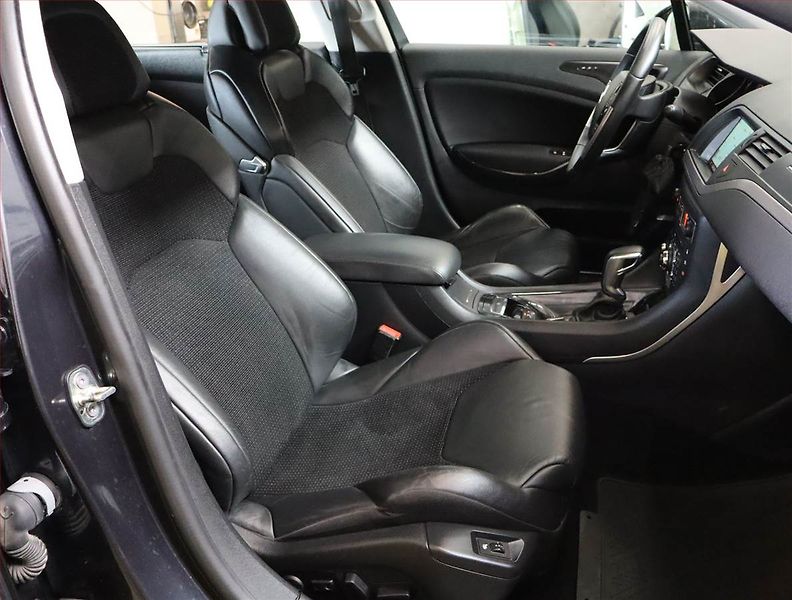 Citroën C5 (2012) 2.2 HDI, Automat, Navi, Xenony - fotka 9 z 26