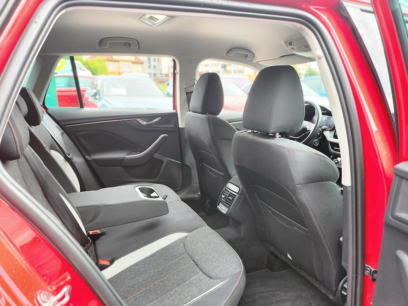 Škoda Kamiq Top Selection 1.0 TSI 85kw - fotka 22 z 27