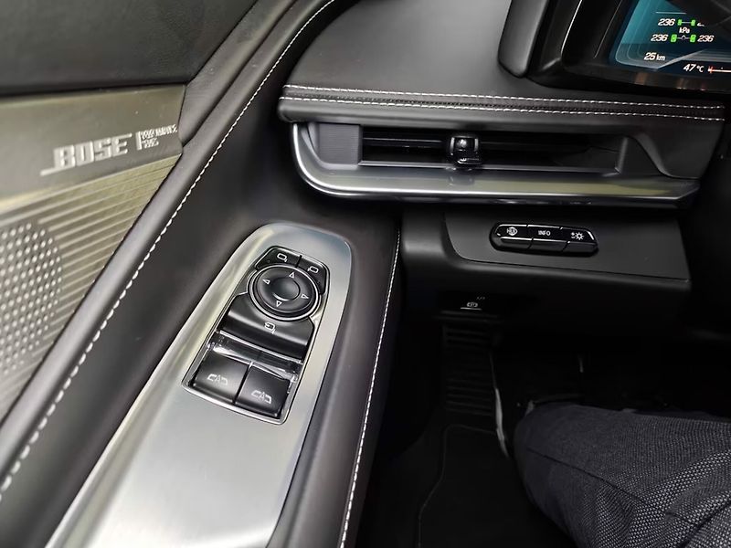 Chevrolet Corvette (2025) 3LT Coupé Lift Nappa Carbon - fotka 26 z 30