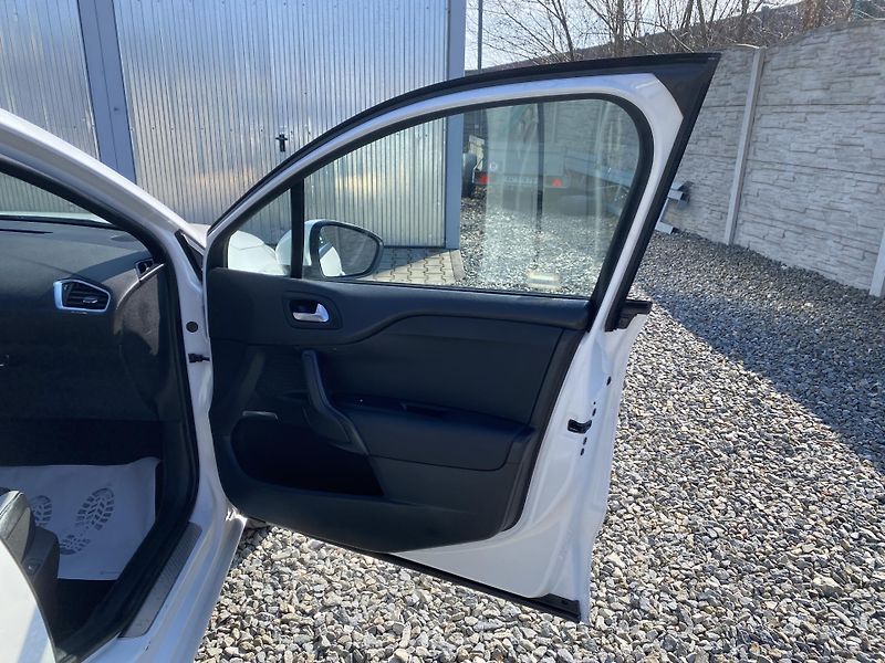 Citroën DS4 1.6i 16V 120PS EXCLUSIVE TOP!! - fotka 127 z 160