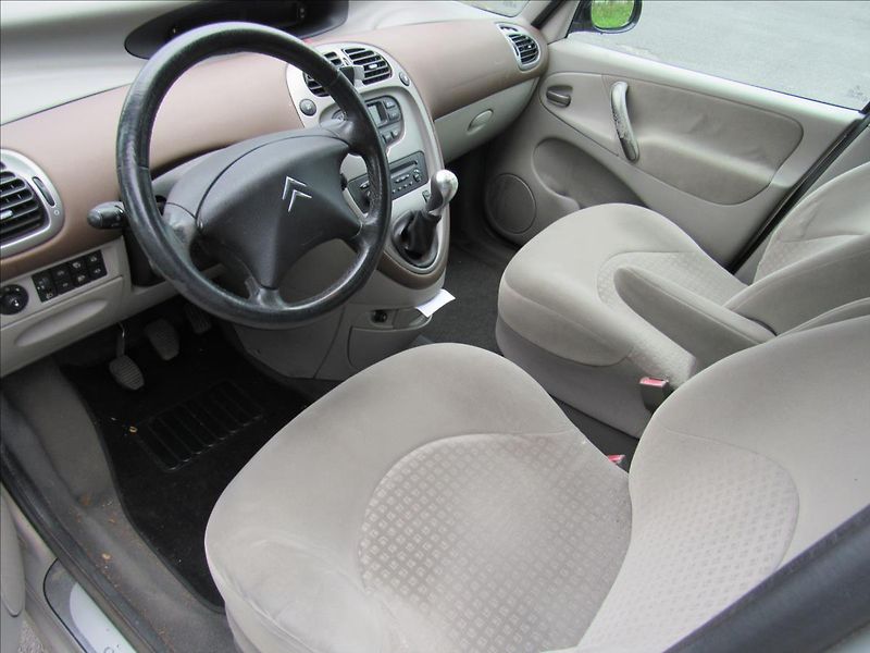 Citroën Xsara Picasso 1,8 85kW - fotka 9 z 24