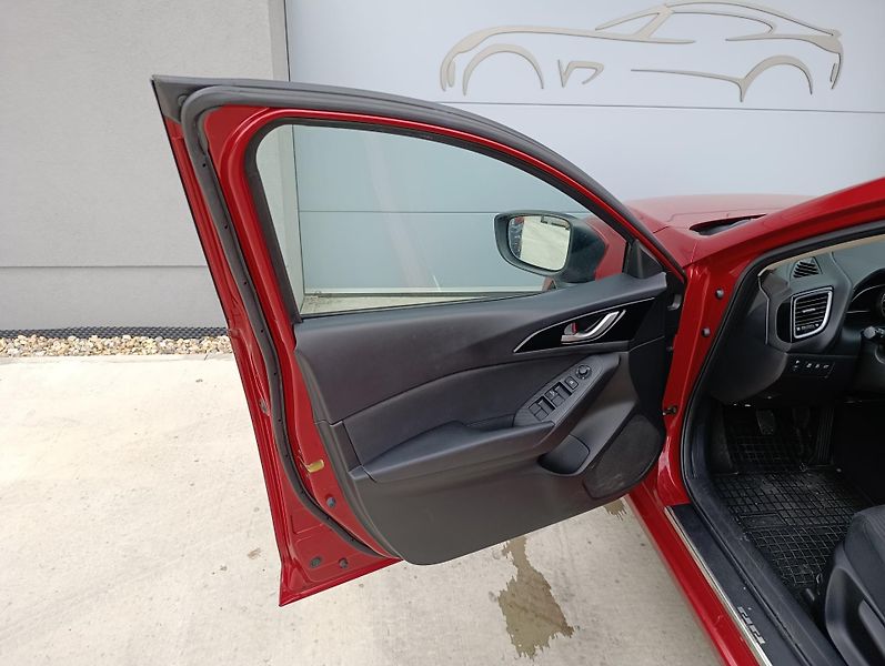 Mazda 3 2.2D 110kW SKYACTIV - fotka 27 z 29