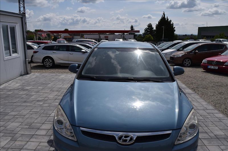 Hyundai i30 1,6 CRDi 66KW COMFORT+ 2XKOLA - fotka 3 z 42