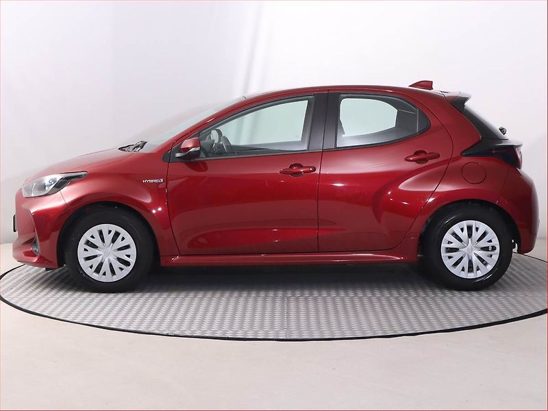 Toyota Yaris (2021) Life 1.5 VVT-i Hybrid, Automat - fotka 3 z 19