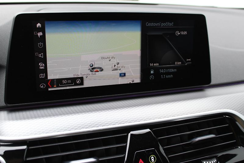 BMW Řada 5 530d xDrive Touring Mpaket - fotka 15 z 21