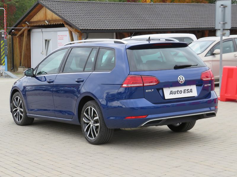 Volkswagen Golf (2018) 2.0TDi, Navi, park.čidla - fotka 6 z 31