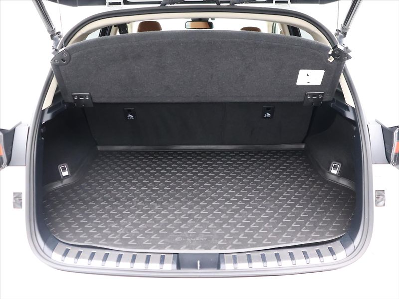 Lexus NX 300h 2,5 145 kW 4WD Prestige - fotka 10 z 33
