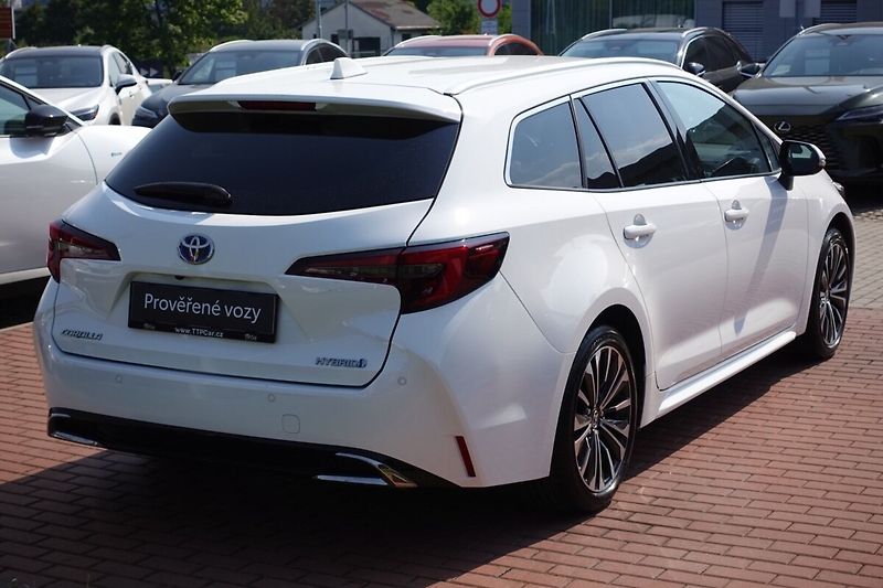 Toyota Corolla 2,0 HEV Style TS - fotka 4 z 32