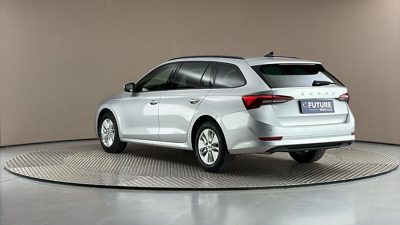 Škoda Octavia 2.0 TDI Ambition Combi - fotka 2 z 24