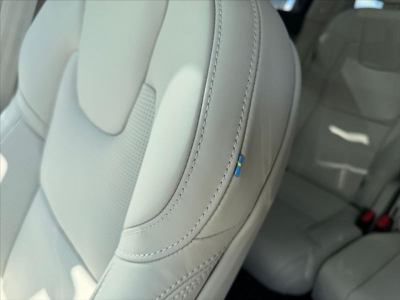 Volvo XC90 (2026) 2,0 XC90T8 Ultra Bright 7070 - fotka 13 z 13