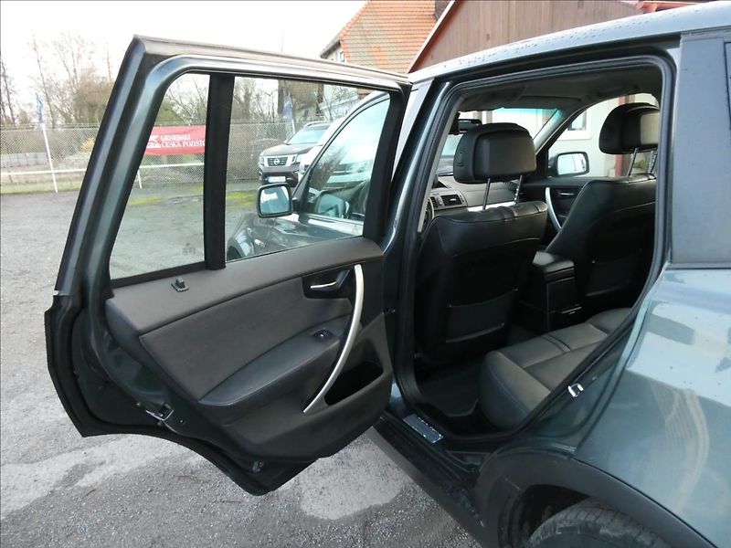 BMW X3 2,0 d xDrive 130kW,automat,TZ - fotka 16 z 38