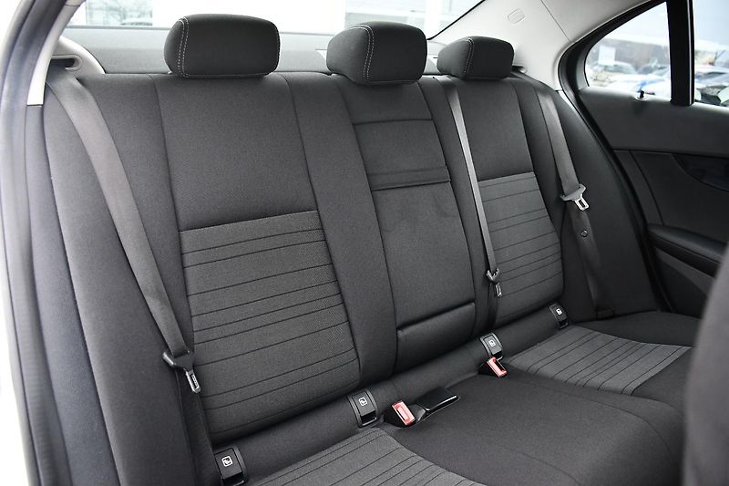 Mercedes-Benz Třídy C 200d PRAV. SERVIS MB 2xPNEU - fotka 18 z 55
