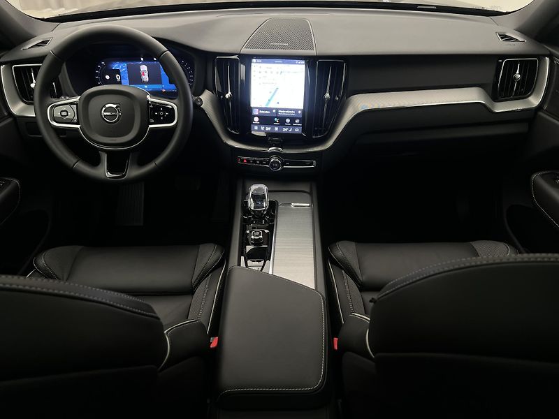 Volvo XC60 B5 AWD BLACK EDITION PLUS AUT - fotka 2 z 51