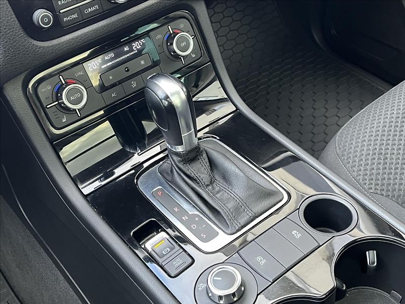 Volkswagen Touareg 3,0 TDI  V6 150 kW DSG 4M - fotka 16 z 36