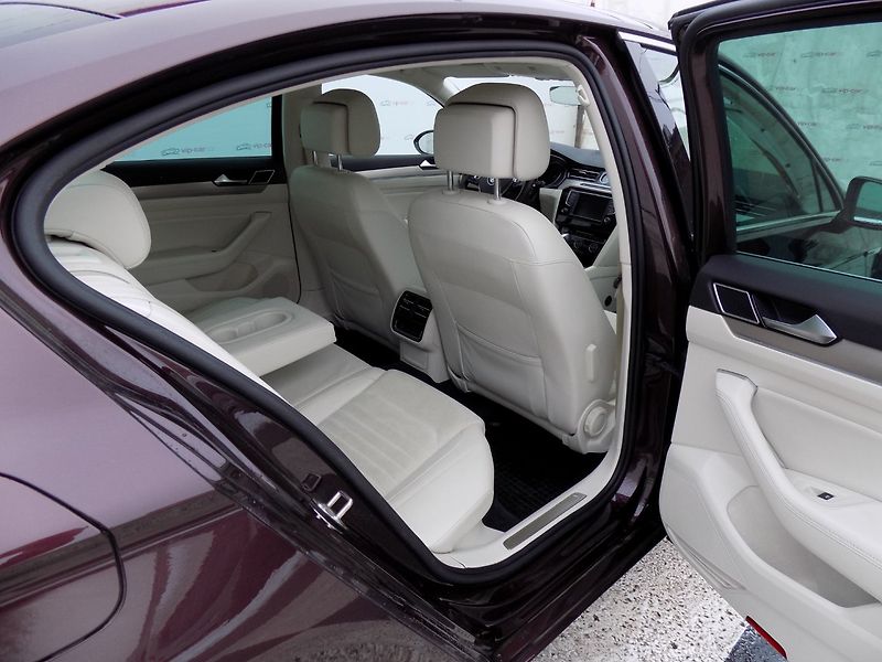 Volkswagen Passat (2017) 2.0TDI/DSG/4x4/NAVI/LED/ČR/ - fotka 19 z 42