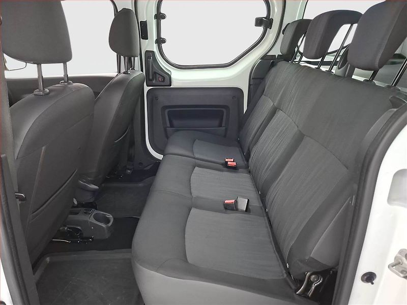 Dacia Dokker (2013) Arctica 1.6 i, 5Míst, ČR, 1Maj - fotka 10 z 13