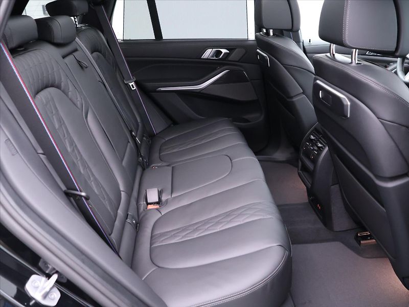 BMW X5 3,0 xDrive40d Mpacket - fotka 17 z 48