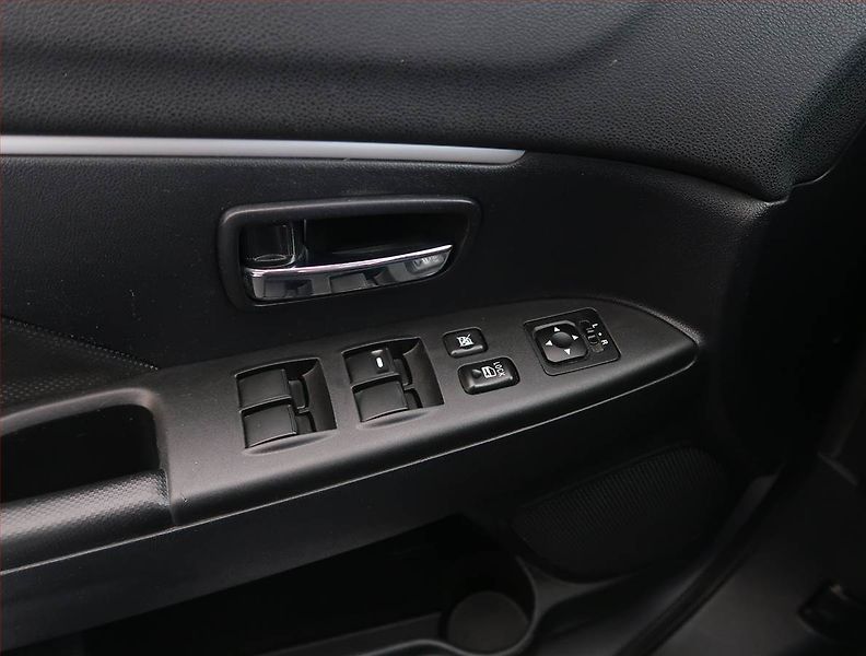 Mitsubishi ASX (2011) 1.8 DI-D MIVEC, 4X4 - fotka 17 z 17
