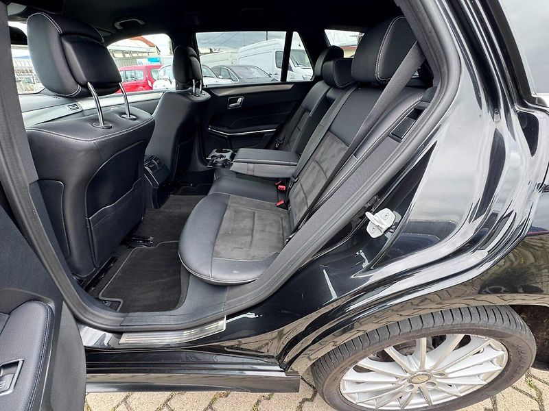 Mercedes-Benz Třídy E (2016) 350 3,0D 4X4 AUTOMAT BLUETEC - fotka 34 z 45