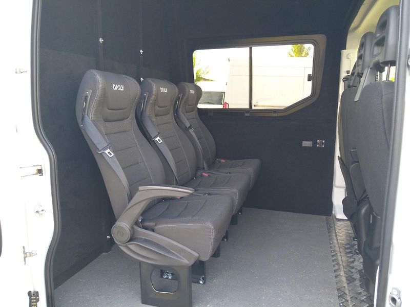 Iveco Daily 35S180 3,0L automat 6 míst - fotka 8 z 11