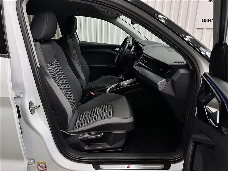 Audi A1 40TFSI 147kW S-LINE - fotka 37 z 40
