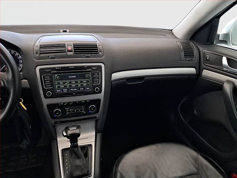 Škoda Octavia (2012) 1.6 TDI, Automat - fotka 8 z 17