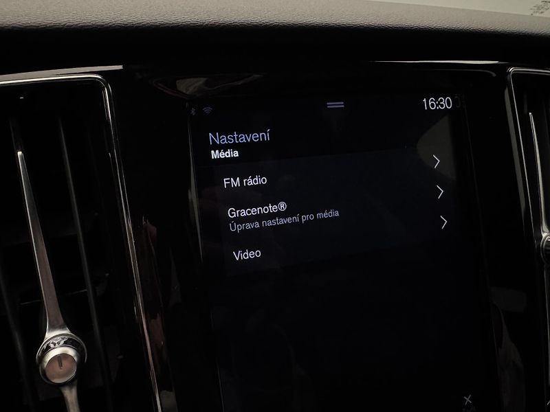 Volvo V60 T4 R-DESIGN AUT - fotka 38 z 47