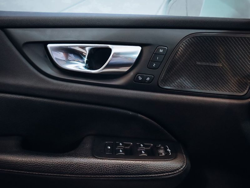 Volvo V60 D4 Inscription - fotka 23 z 27