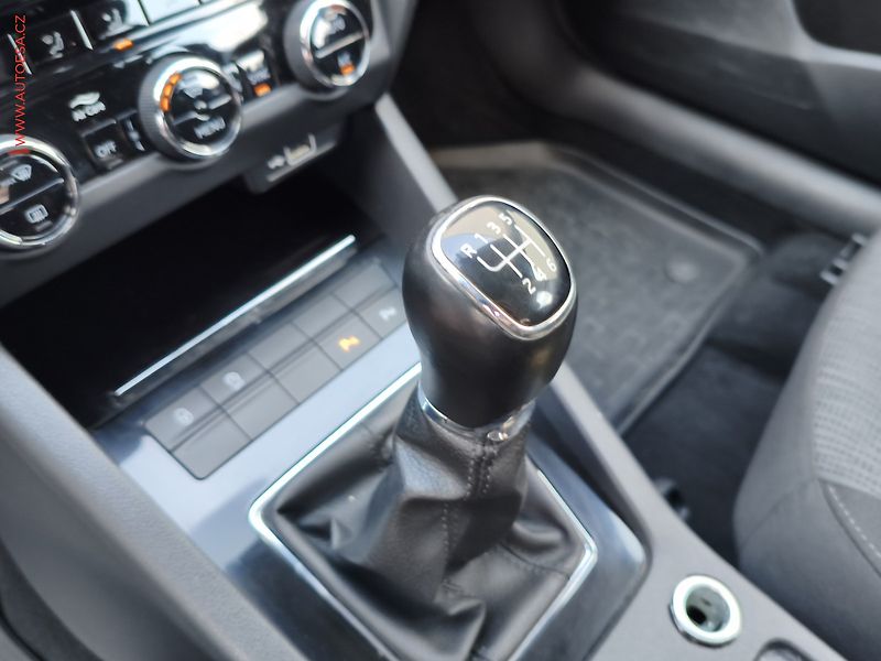 Škoda Octavia (2018) 2.0 TDi, ČR, Style, TZ, zmk. - fotka 20 z 21
