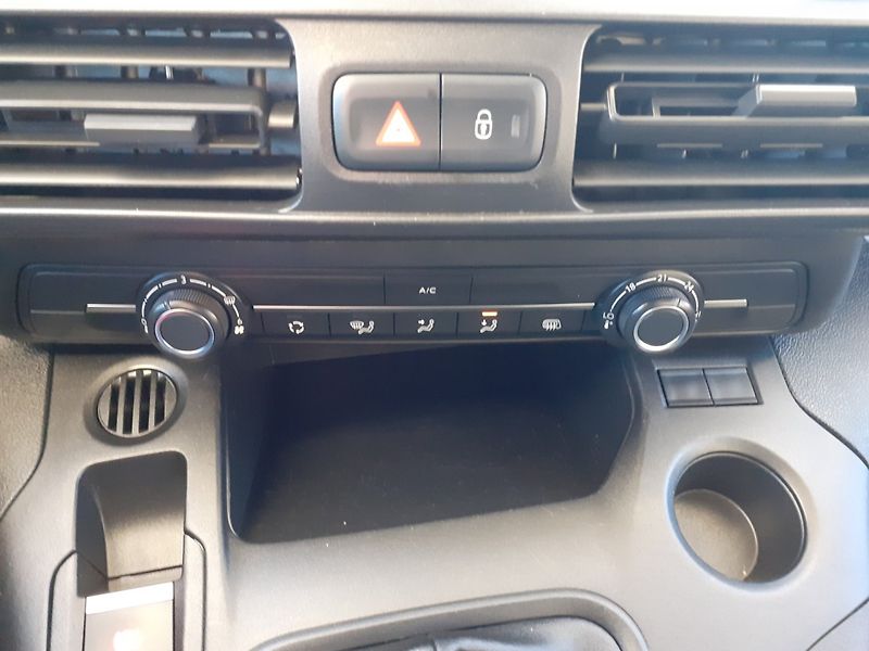 Peugeot Partner (2021) 1.5 Blue HDi  C.HMOT.2365 KG - fotka 23 z 37