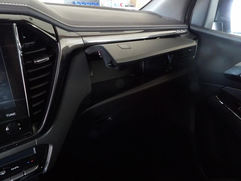 Isuzu D-Max (2026) V-Cross 1.9L 163K 4x4 6st. A/T - fotka 36 z 46