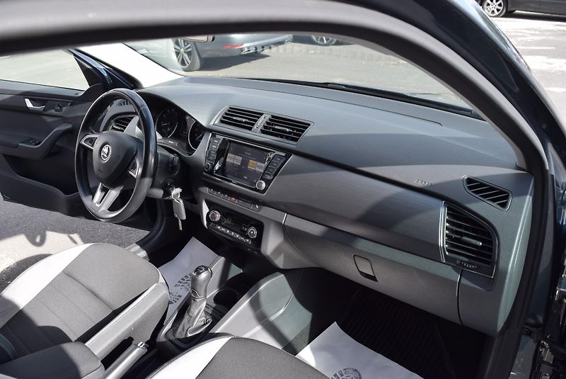 Škoda Fabia (2017) 1.2TSI 81kw DSG JOY NAVI APP - fotka 32 z 41