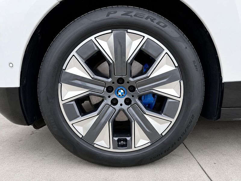 BMW iX xDrive40 Sport Paket - fotka 33 z 33