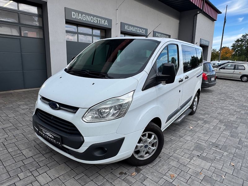 Ford Tourneo Custom (2013) 2.2 TDCi Trend, 8míst - fotka 2 z 30