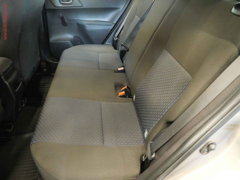 Toyota Auris (2013) 1.3i, ČR - fotka 10 z 20