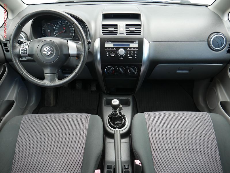 Suzuki SX4 (2008) 1.9DDiS 4x4, ČR, AC, park - fotka 7 z 18