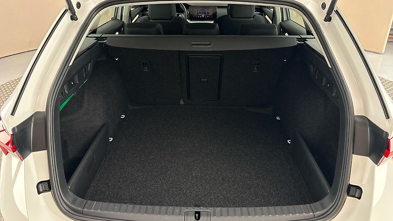 Škoda Octavia 2.0 TDI DSG Style Combi - fotka 17 z 26