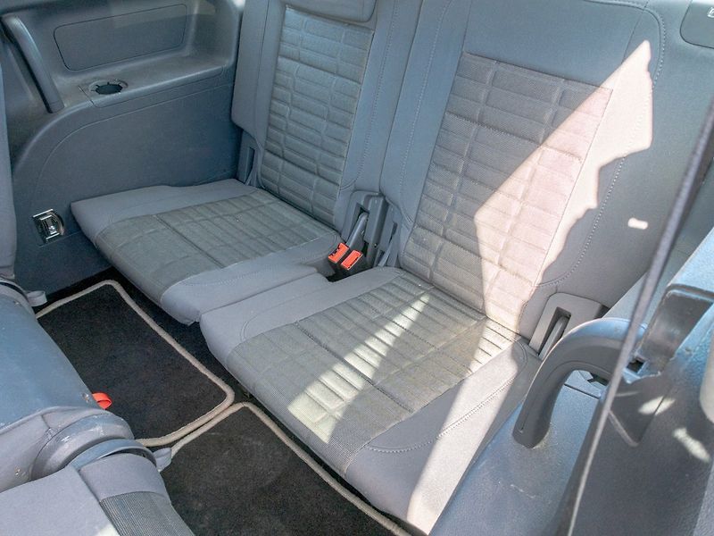 Volkswagen Touran (2006) 1.9TDI 77KW – 7 sedadel - fotka 34 z 44