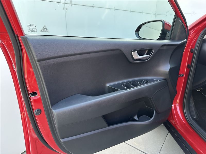 Kia Stonic 1,6 CRDi Aut.klima,Kamera - fotka 12 z 39