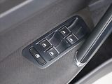Volkswagen Golf 1,6 TDI 77kW Comfortline CZ - náhled 15