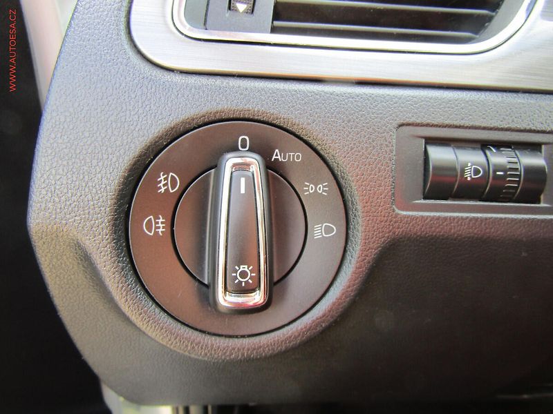 Škoda Rapid (2017) 1.0 TSi, ČR, Style, xenon - fotka 16 z 19
