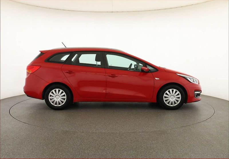 Kia Ceed (2016) 1.4 CRDi, Serv.kniha, po STK - fotka 6 z 15