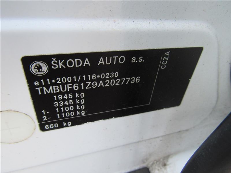Škoda Octavia 2,0 TSI RS 147kW Combi - fotka 25 z 26