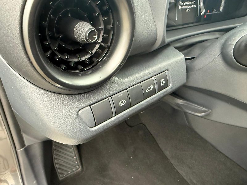 Toyota C-HR 2,0 HEV e-CVT GR Sport - fotka 13 z 30