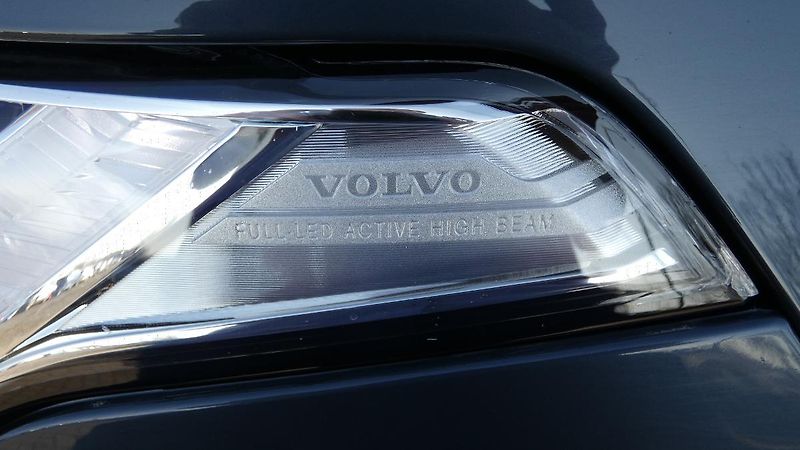 Volvo XC90 B5 AWD R-Design - fotka 23 z 25