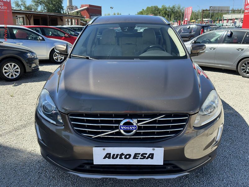 Volvo XC60 (2017) 2.4 D 4WD, 2.maj,ČR, AT, TZ - fotka 2 z 20
