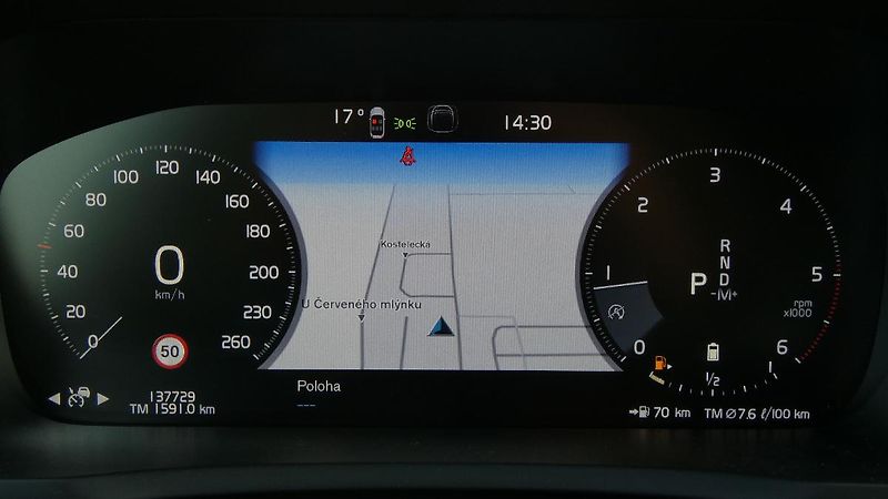 Volvo XC90 B5 AWD R-Design - fotka 13 z 25
