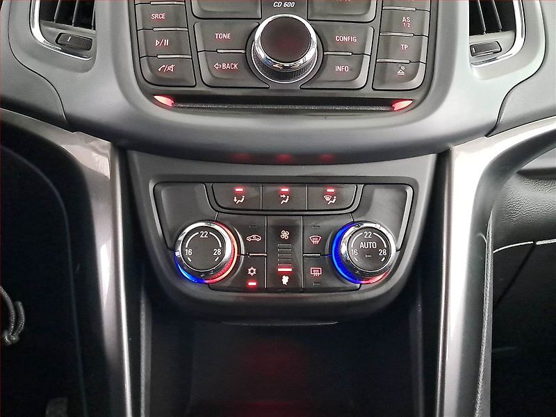 Opel Zafira (2014) 2.0 CDTI, 7 míst, ČR,1.maj - fotka 17 z 20