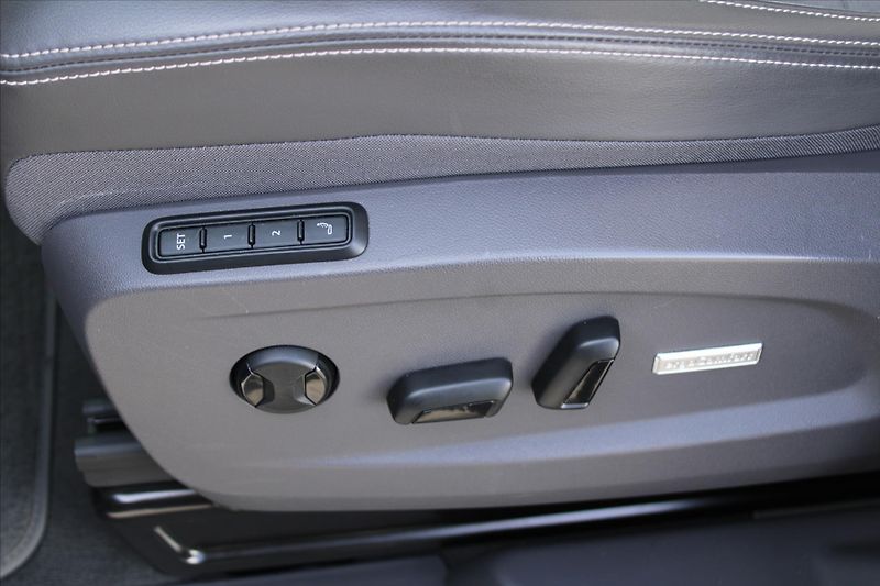 Volkswagen Multivan 2.0TDI 110kW DSG LONG HIGHLINE - fotka 26 z 27