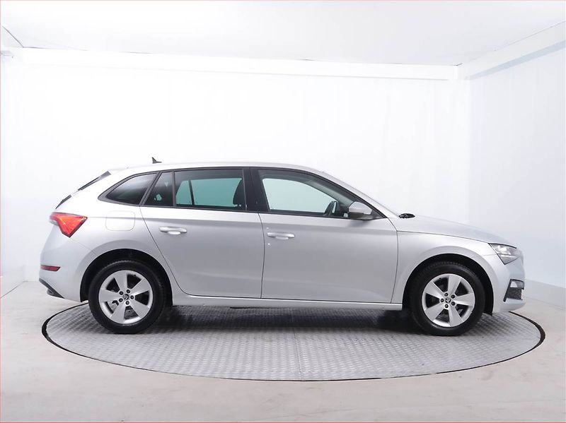 Volkswagen ID.3 (2020) 1st (62 kWh), SoH 89% - fotka 6 z 28
